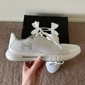 Under Armour Women’s Sneaker - NWT size 10